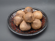 黑蒜廠(chǎng)家介紹黑蒜，老人們都愛(ài)吃，養(yǎng)生效果到底如何？